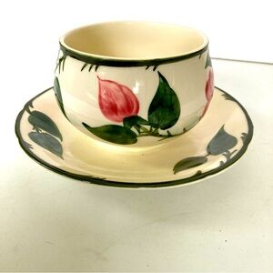 Villeroy & Boch Wild Rose Gravy Boat with attached underplate